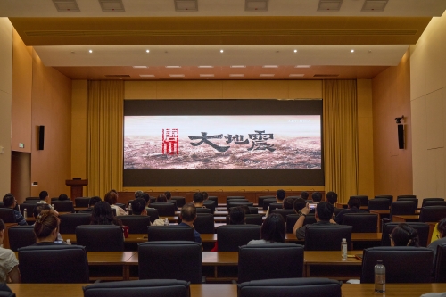 《唐山大地震》电影标题中景.jpg